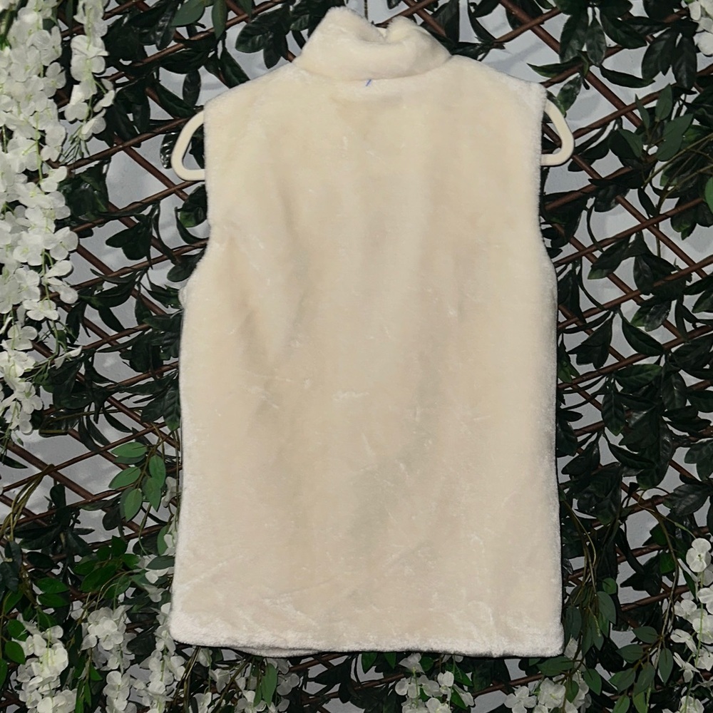 Liz Claiborne Cream Fleece Vest - Picture 7 of 7